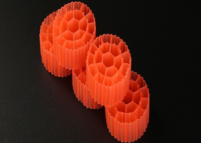 Czarny kolor Plastic MBBR Kaldnes K1 MBBR Bio Media HDPE Materiał 25mm X 12mm Wielkość