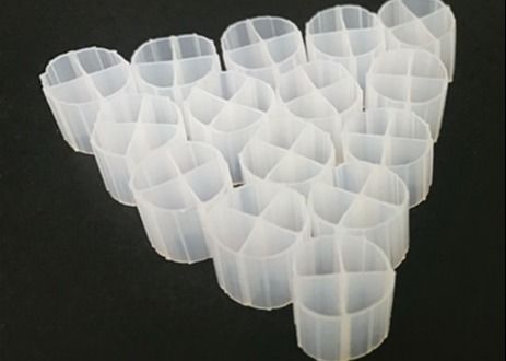 Biały kolor MBBR Bio Carrier Media dla zbiornika beztlenowego z dziewiczym materiałem HDPE i wielkością 12*9mm
