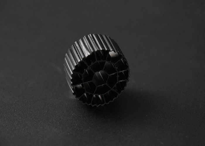 Czarny kolor pływający 25*12MM Mbbr Bio Filter Media Materiał HDPE