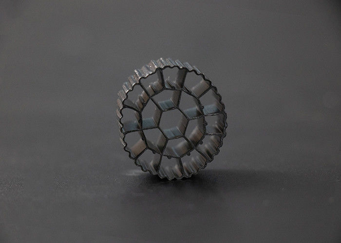 Czarny kolor pływający 25*12MM Mbbr Bio Filter Media Materiał HDPE