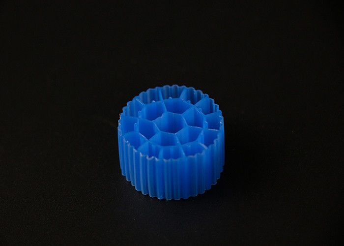 19 Pomieszczeń PE05 Materiał HDPE MBBR Filtr Media Błękitny Kolor