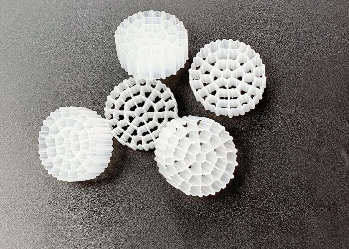 Virgin HDPE IFAS Technology MBBR Floating Filter Media Biały kolor