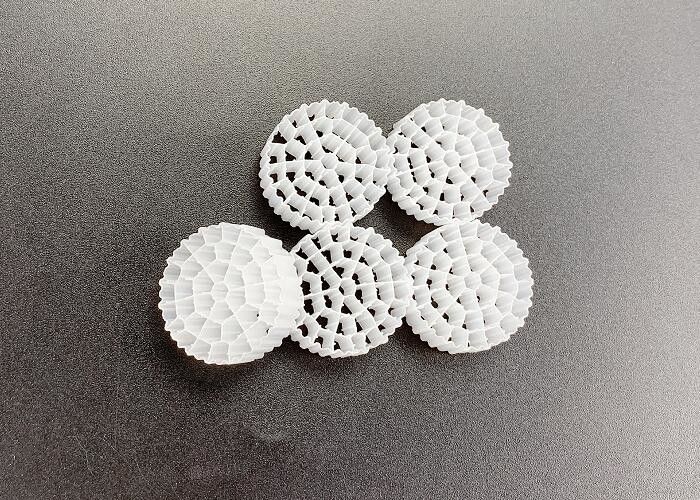 Środki filtracyjne ścieków MBBR Przenośne łóżko Biofilm Reaktor HDPE