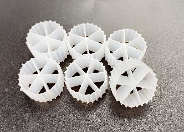 PE04 Duża powierzchnia Biały kolor MBBR Bio Media 6 Pokoje 800m2/M3