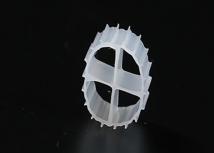 PE Wstrząsoodporne Akwarium MBBR Filter Media biały kolor nośnik fda 11*7MM MBBR Nośnik biofilmu