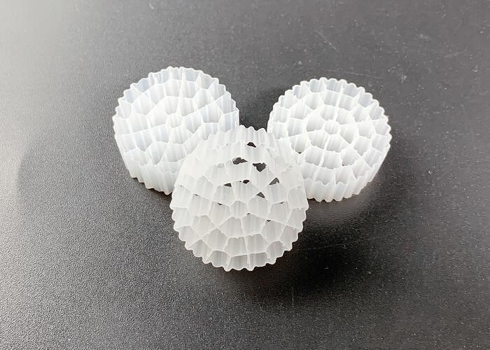 Przenośne łóżko Biofilm reaktor Pływająca studnia Kaldnes Filtr media 37 Pokoje 800m2/m3